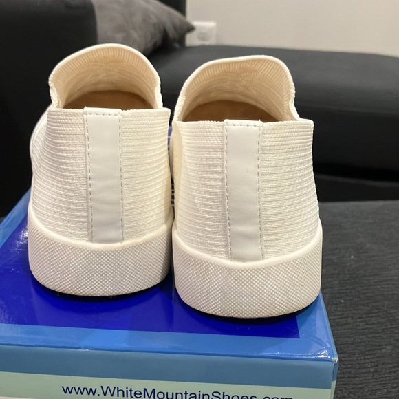 Women’s White Mountain knit white slip on sneakers in EUC - Picture 5 of 5